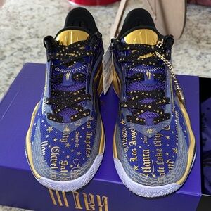 Men Blue and Gold Basketball Shoes